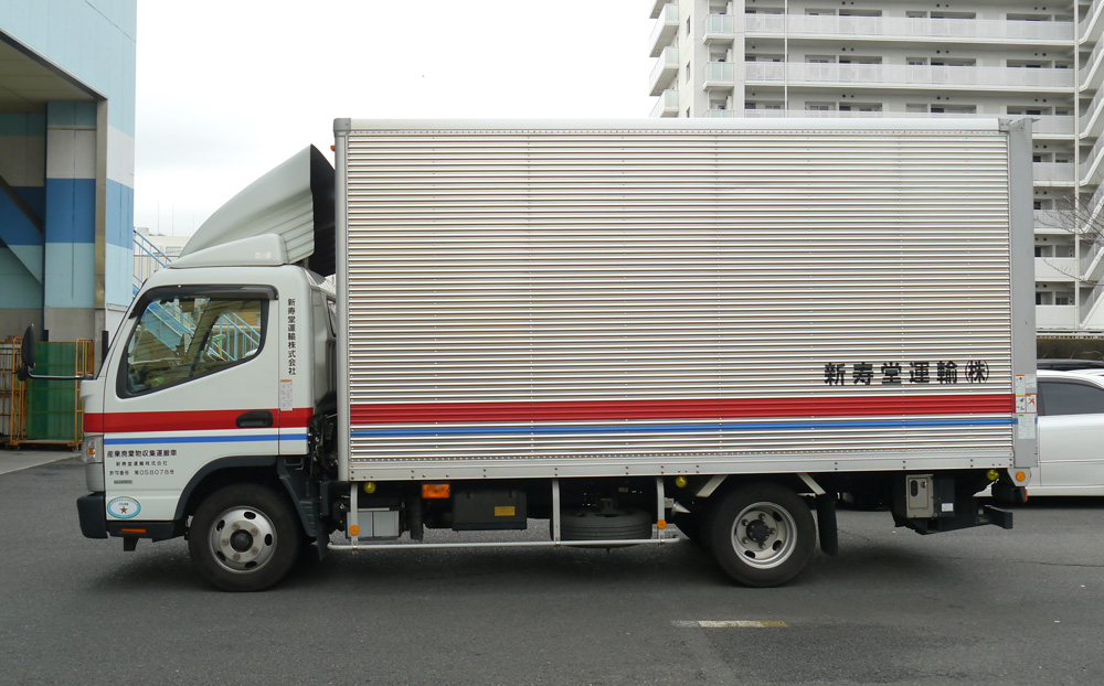 3トン車
　アルミバン/パワーゲート：2台