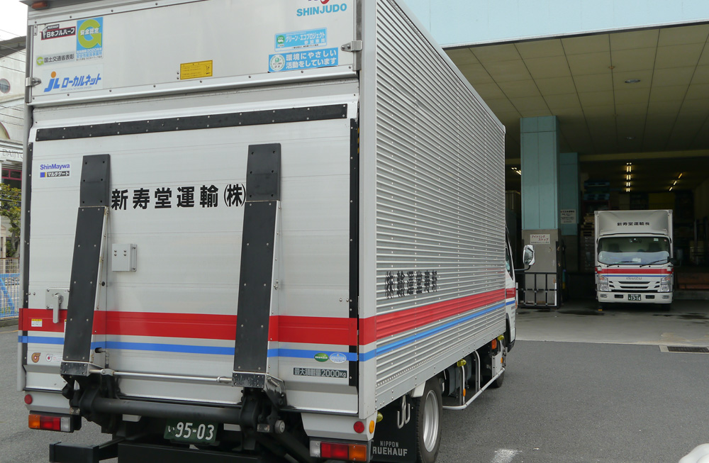 11トン車
　ウイング総輪エアサス：1台